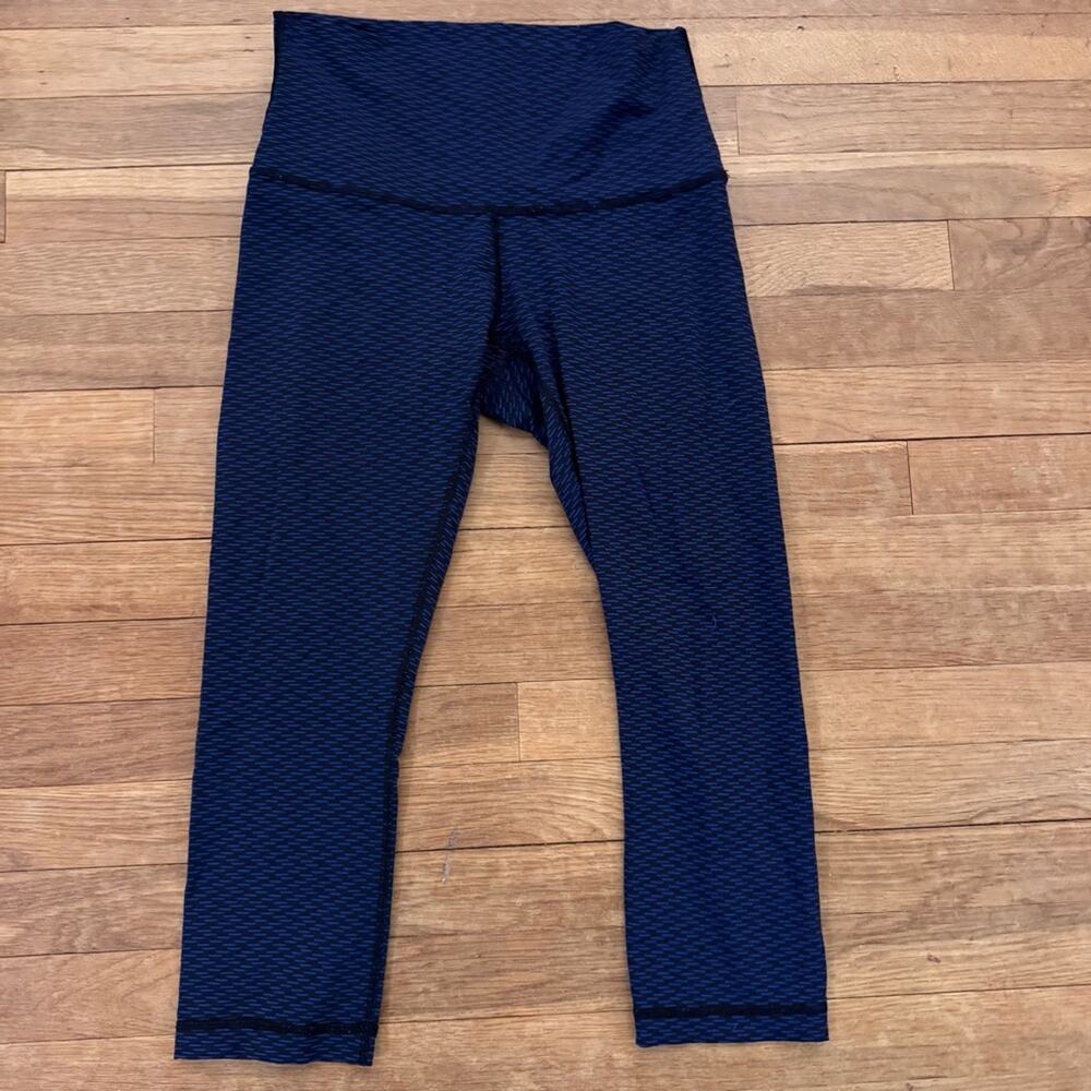 Lululemon Women’s Blue Black Patterned Crop Leggings - Size 8
b85